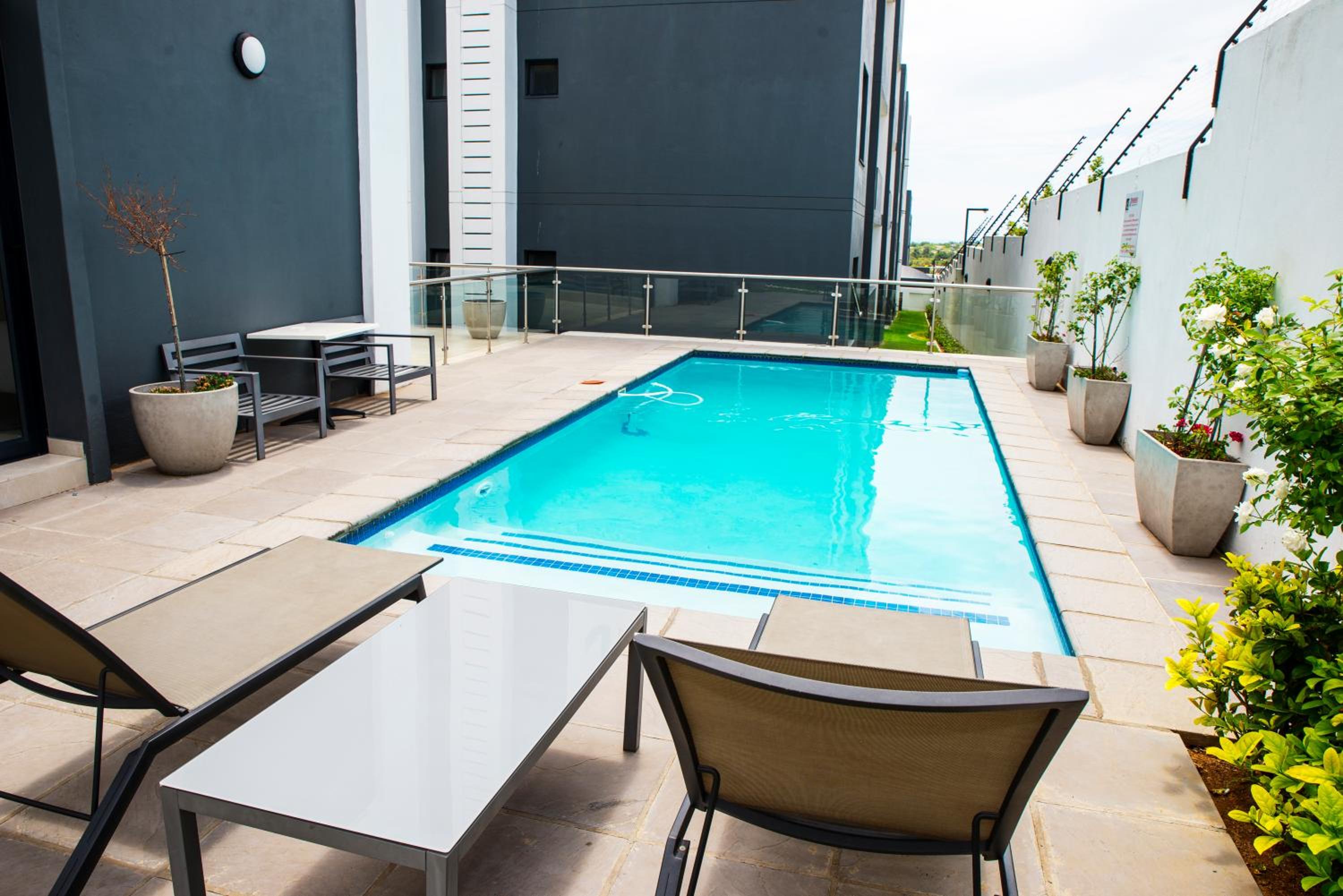 Eirini Elegant - Ares Apartment Carlswald view 5