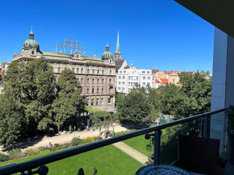 Apartment in historical center with park view