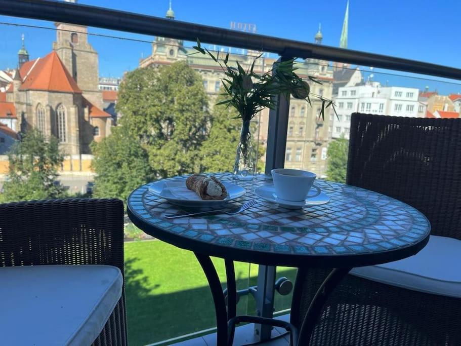Apartment in historical center with park view