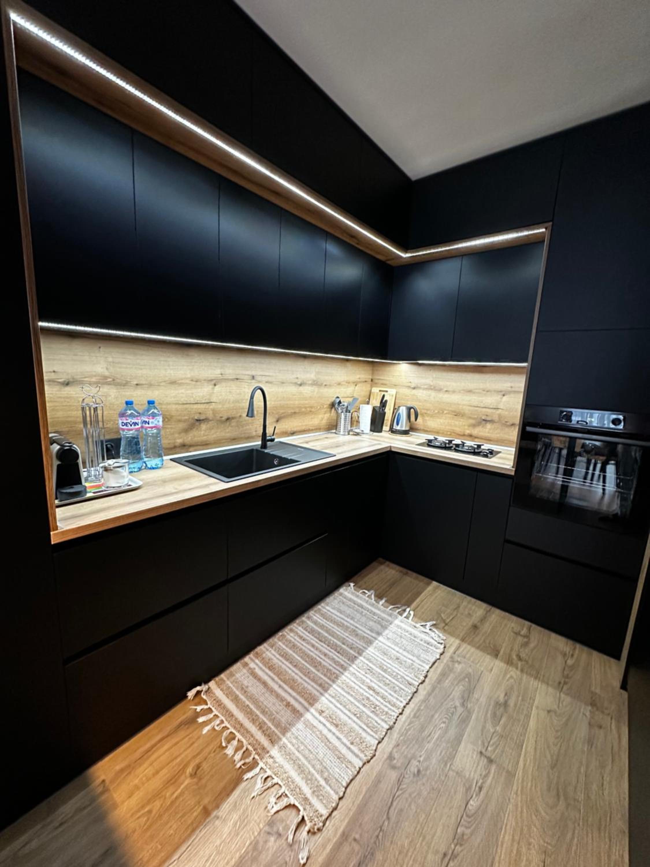 1BR Modern condo near the University