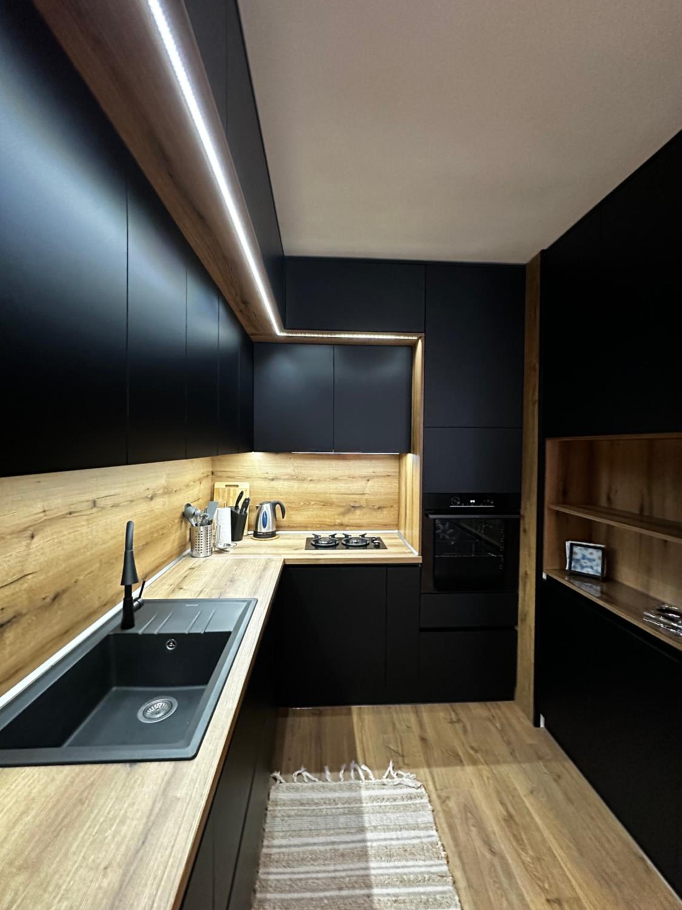 1BR Modern condo near the University