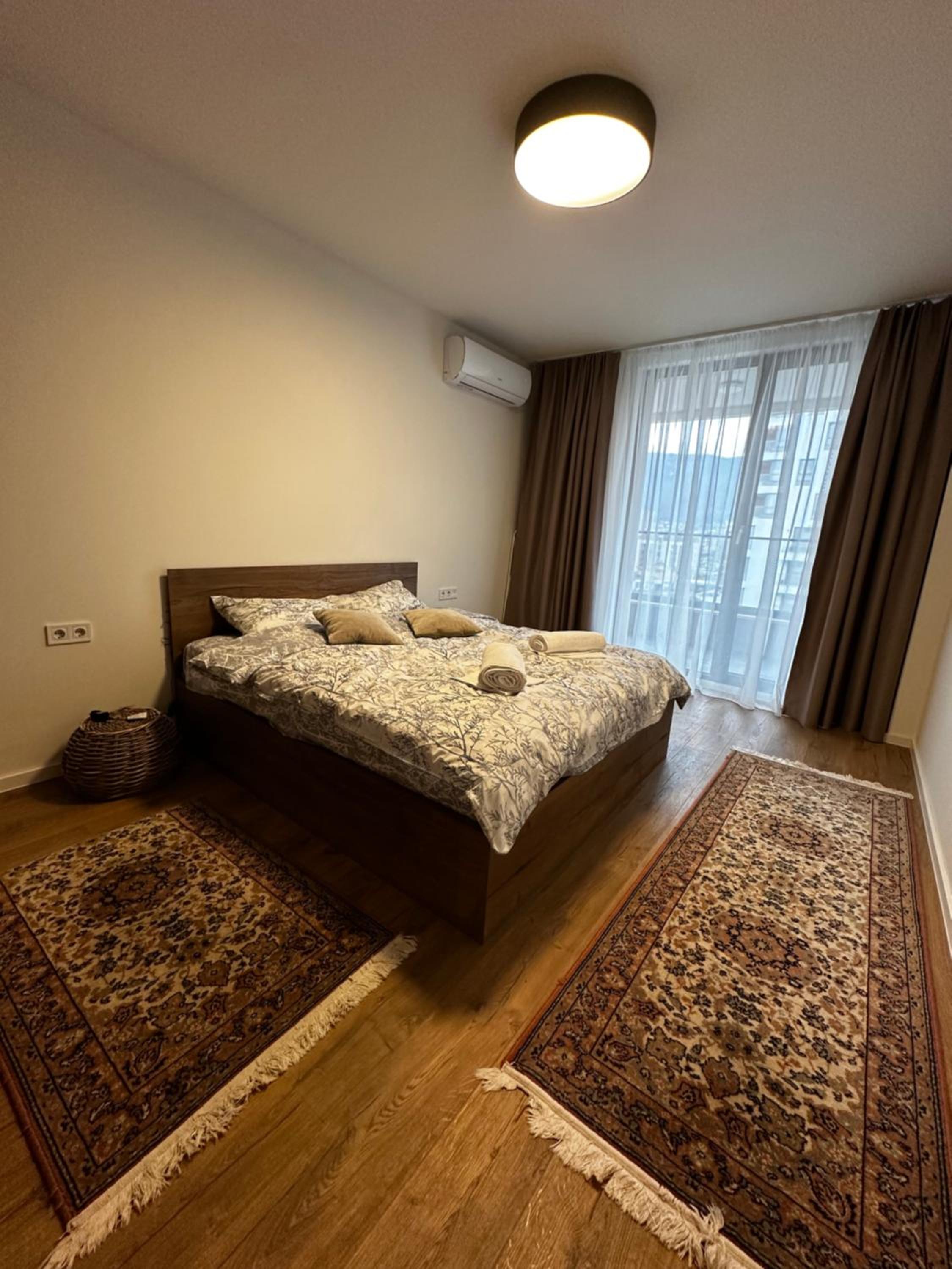 1BR Modern condo near the University