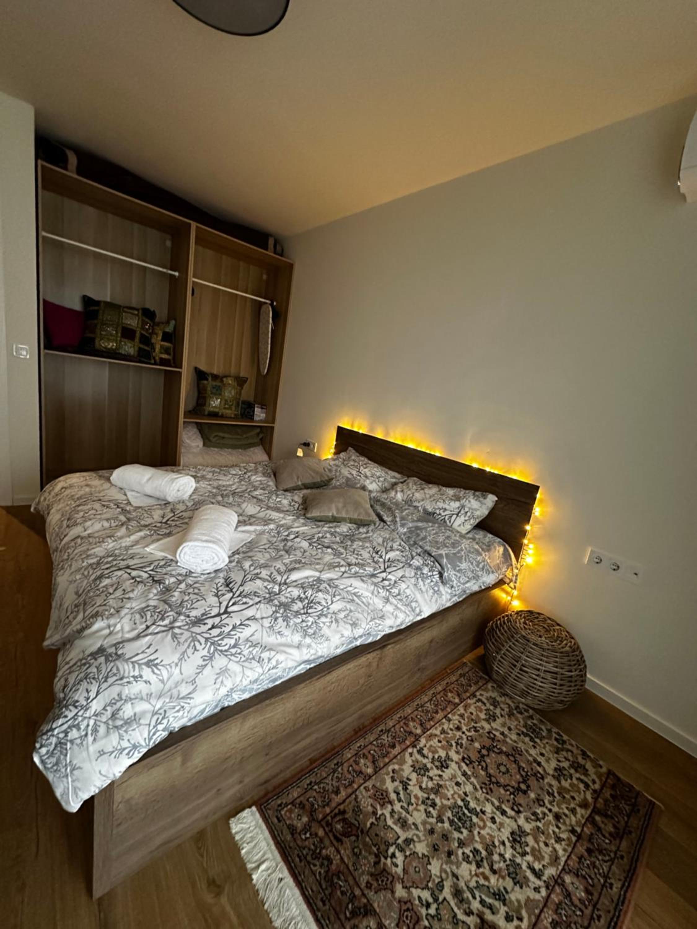 1BR Modern condo near the University