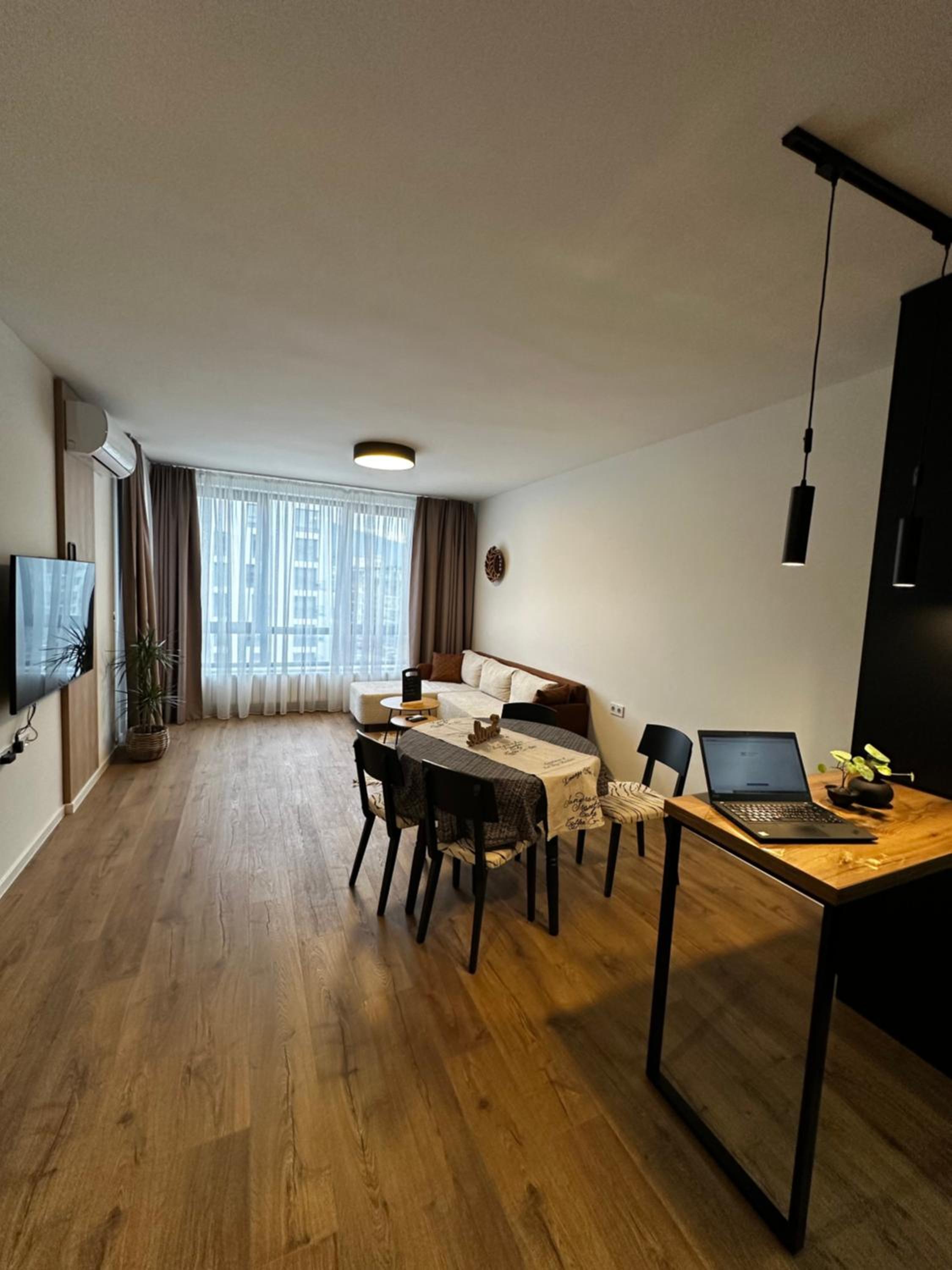 1BR Modern condo near the University