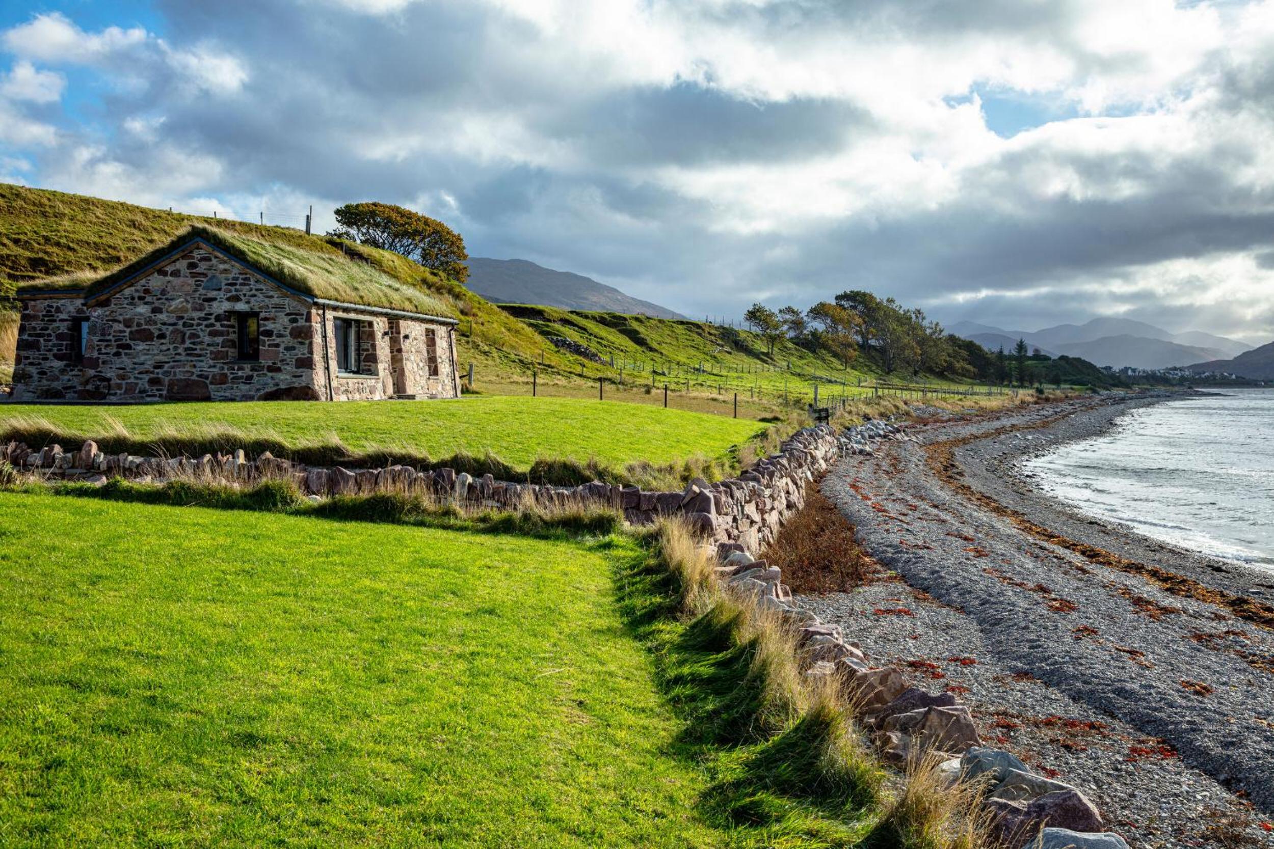 The Ruin - Wood fired hot tub - Lochside - Dog friendly view 2