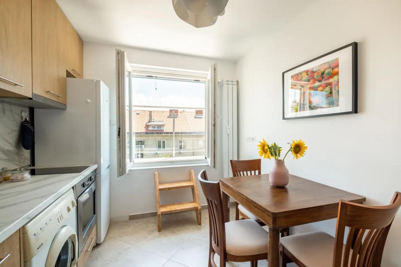 Lovely 1-BDR apartment with view of Cathedral