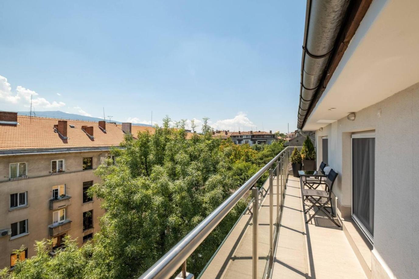 Lovely 1-BDR apartment with view of Cathedral