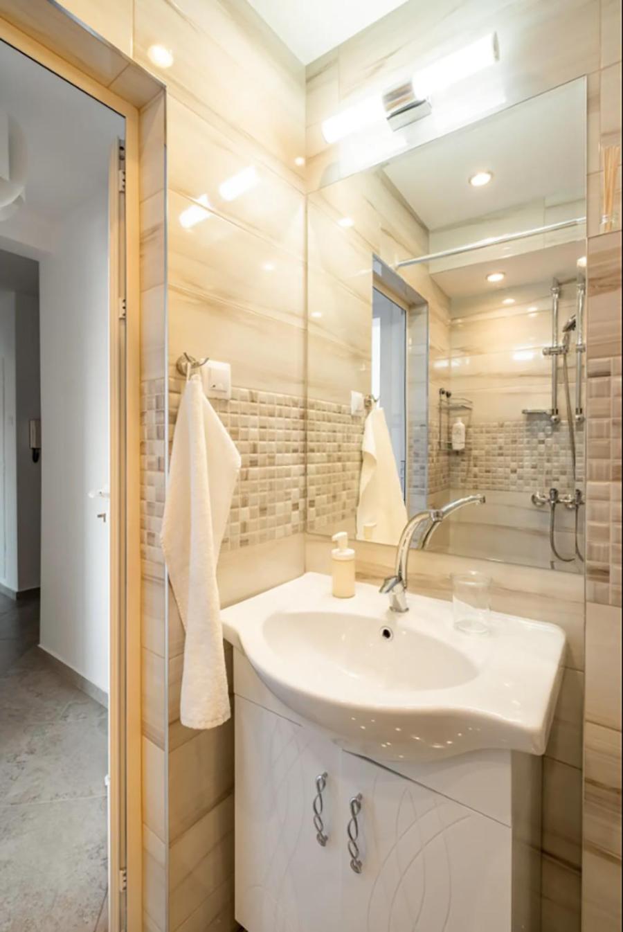 Lovely 1-BDR apartment with view of Cathedral