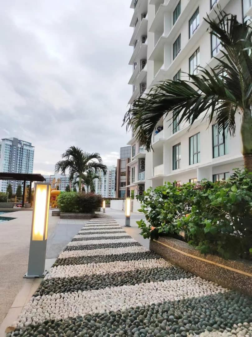 Beside Paradigm Mall shop & gathering 4BR