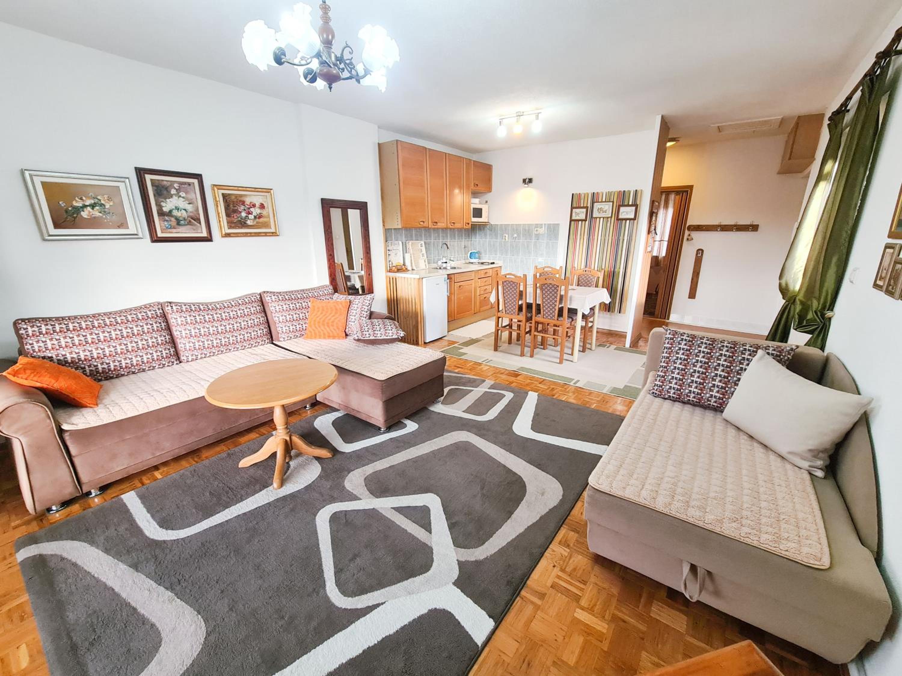 Urbanscape Apartment + Free Private Parking