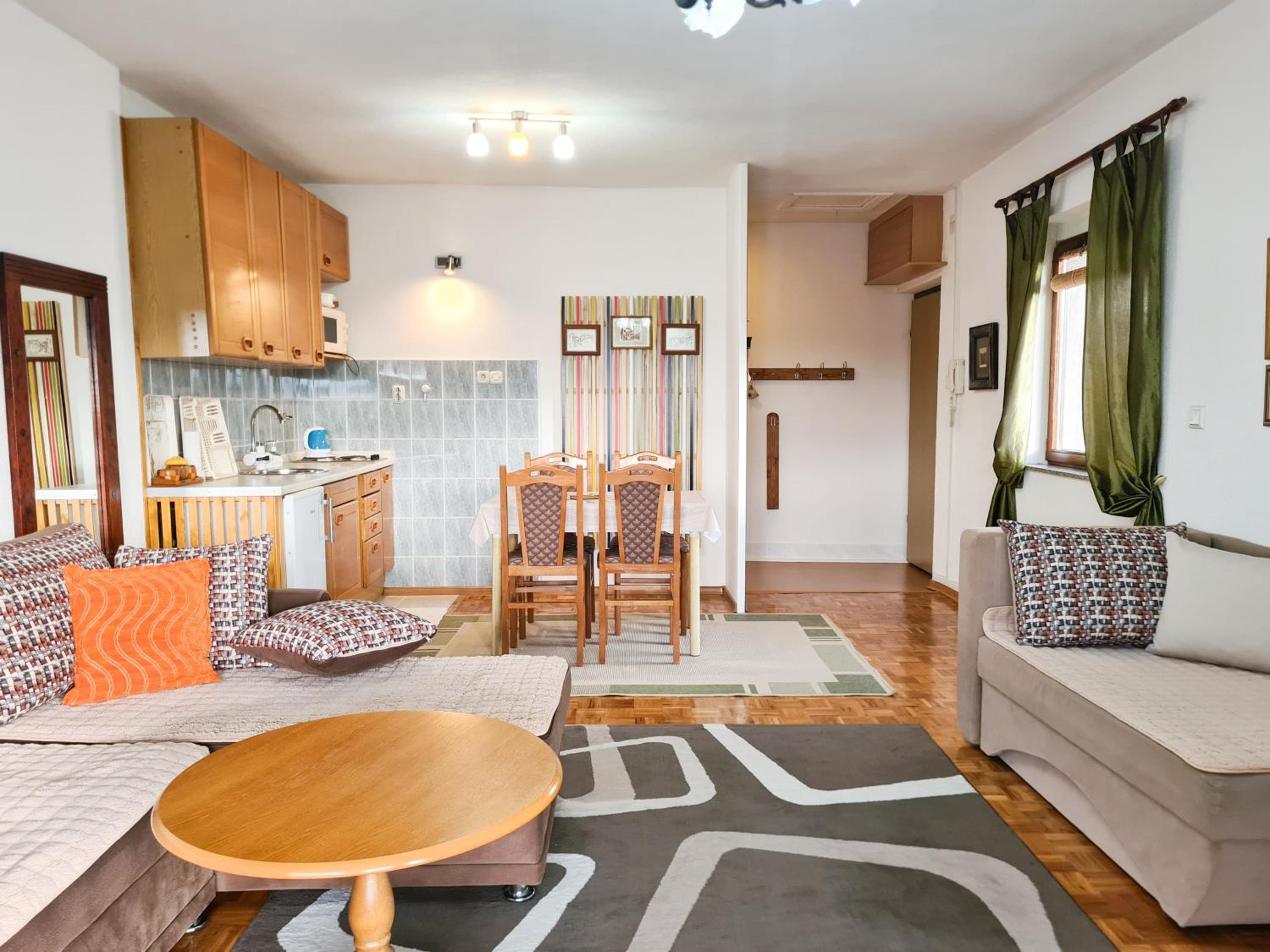 Urbanscape Apartment + Free Private Parking