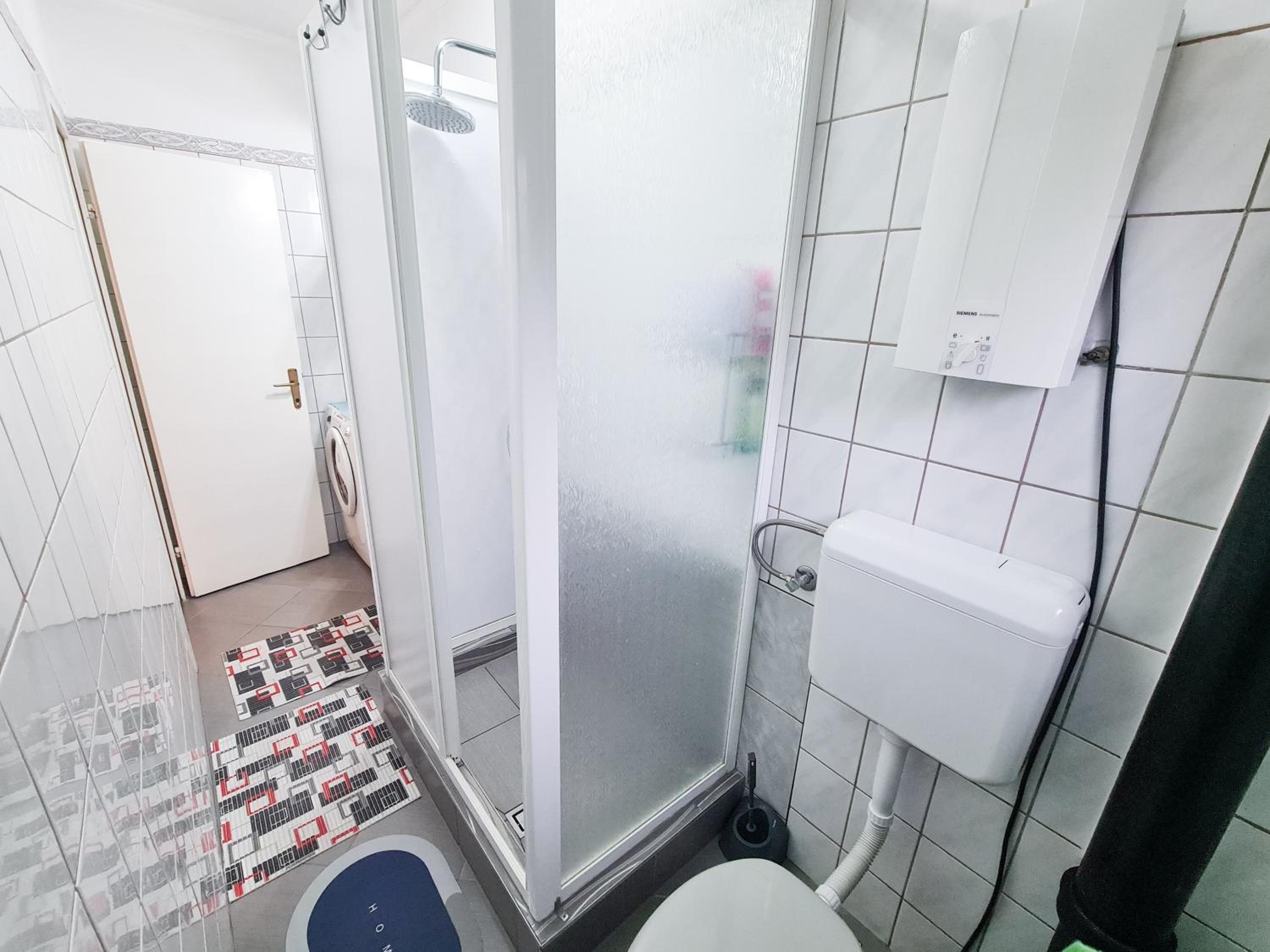Urbanscape Apartment + Free Private Parking