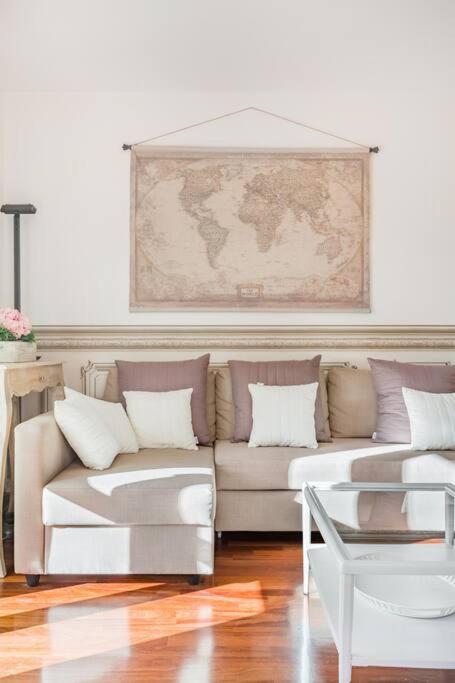 Spacious, Air Conditioner, Few Minutes to the Castle view 4