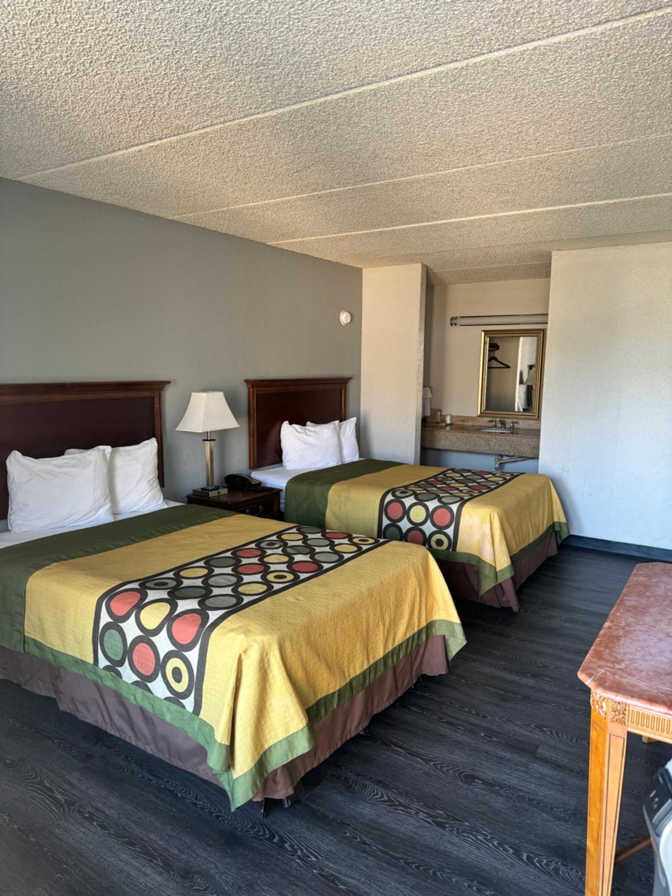 Milledgeville Vacations - Heritage Inn - Property Image 6