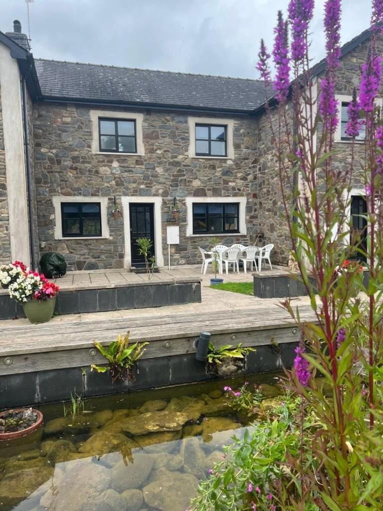 Ty Canol - Family Friendly Peaceful Cottage view 3