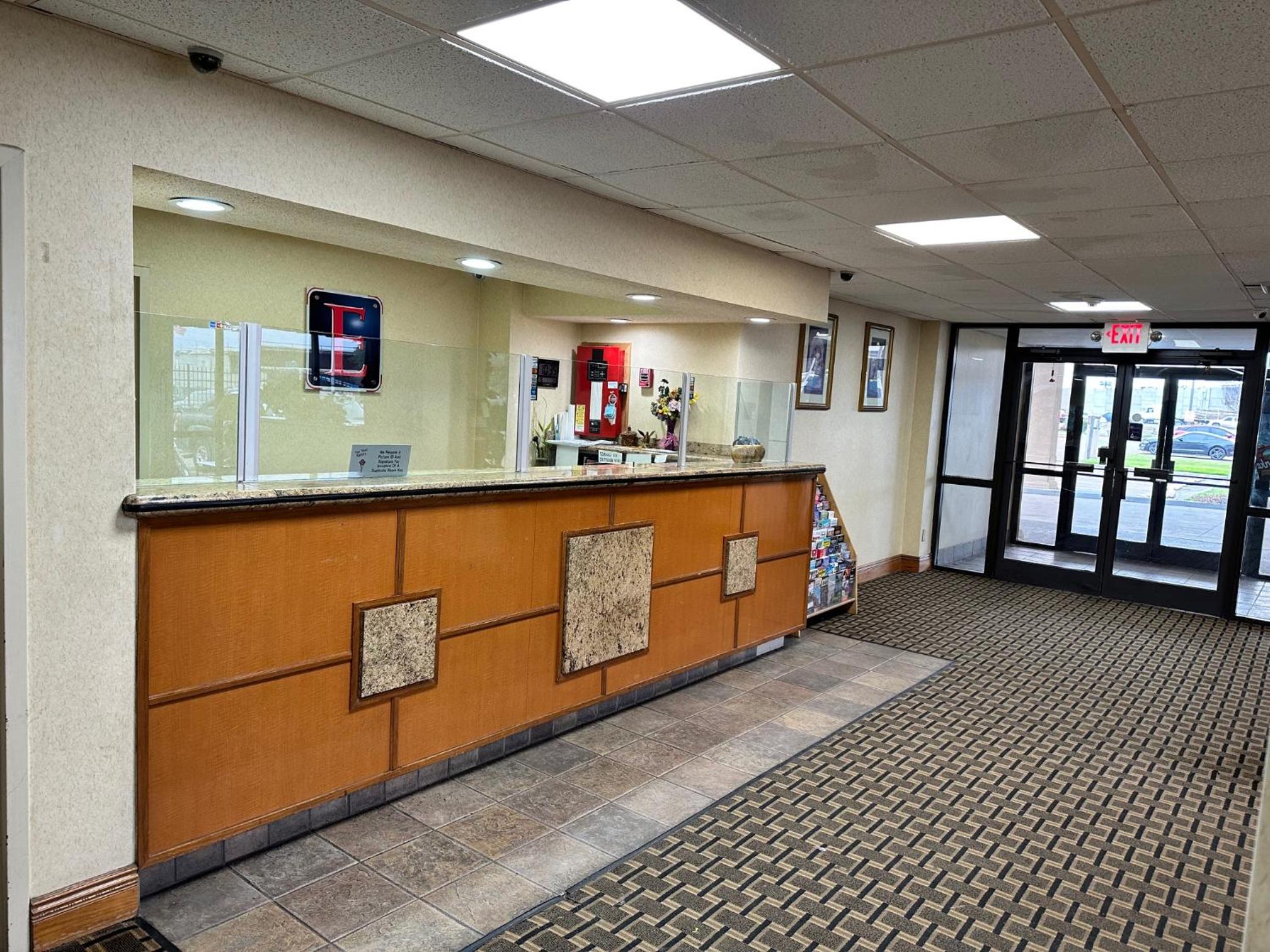 Dallas / Fort Worth Vacations - Executive Inn - Property Image 4