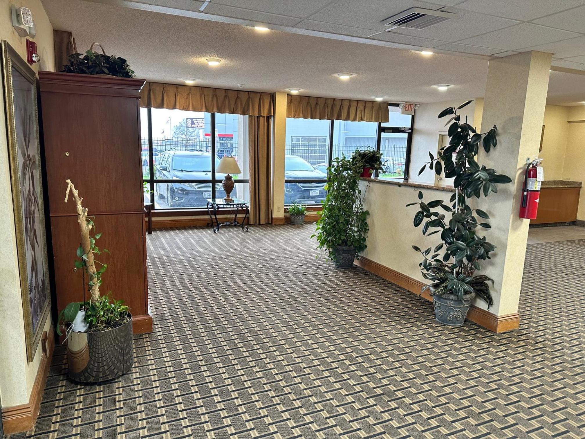 Executive Inn - Property Image 8