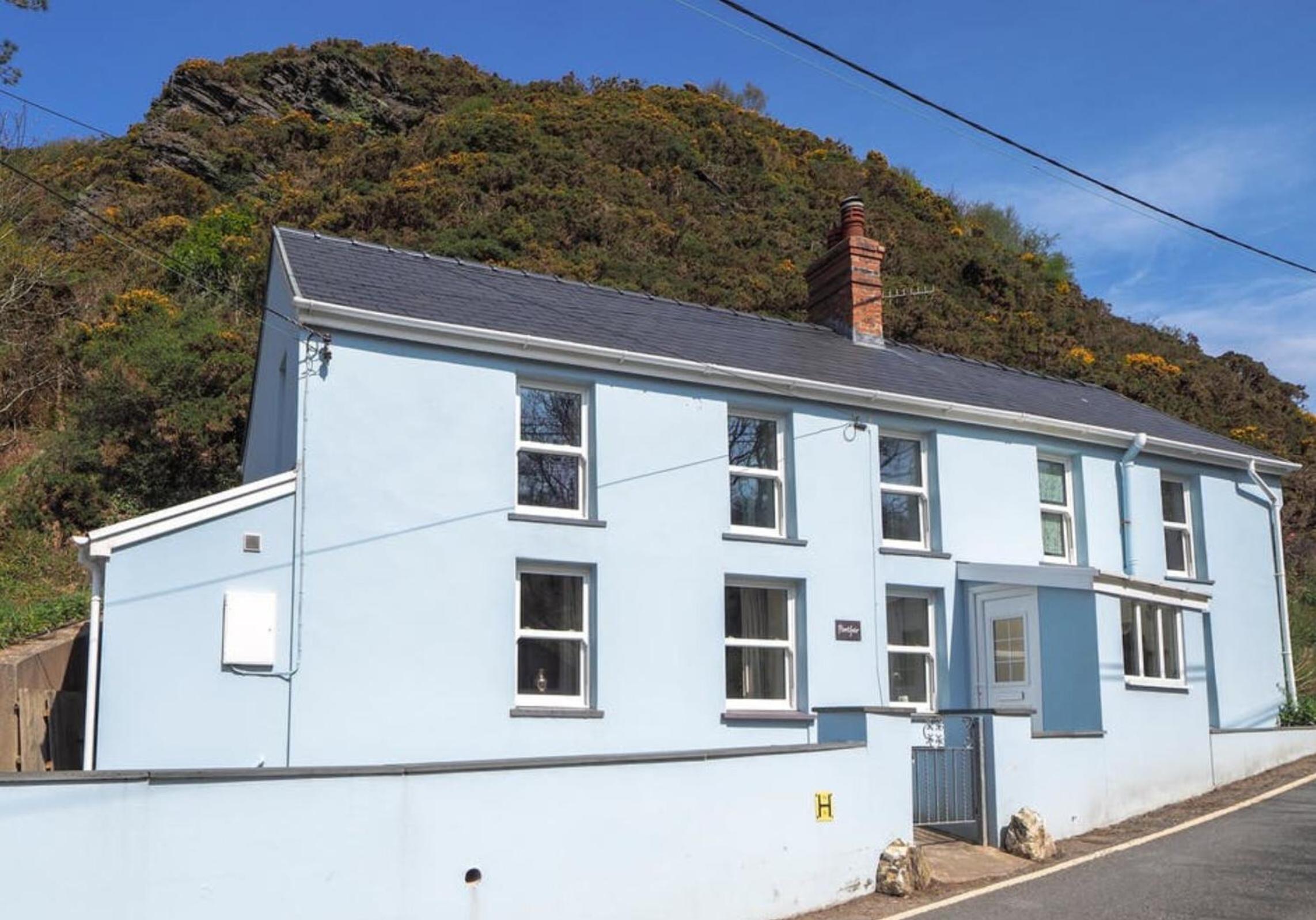 Pontfair - Charming Cottage 10 mins walk from beach