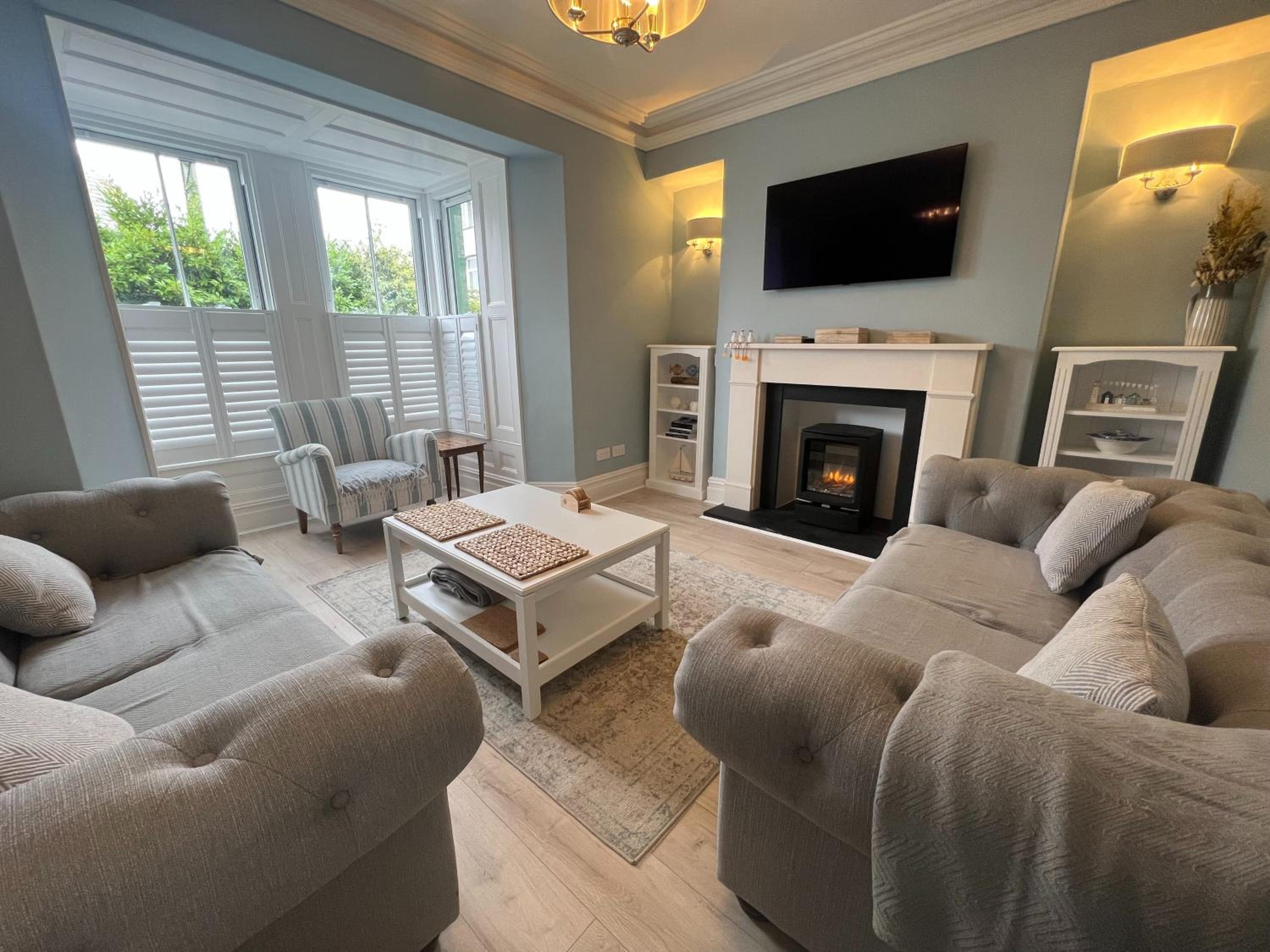 Polruan - stunning central NQ house - dog friendly view 2