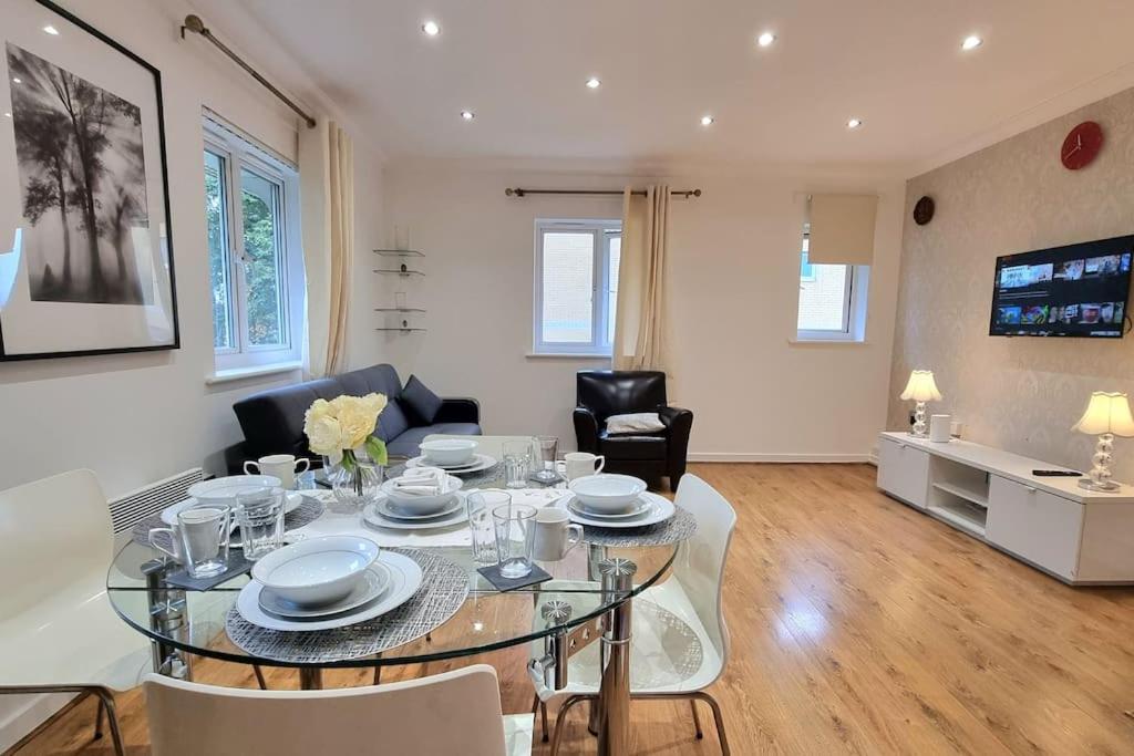 Specious Parkview Apartment, 4 Mins Walk to Underground view 2