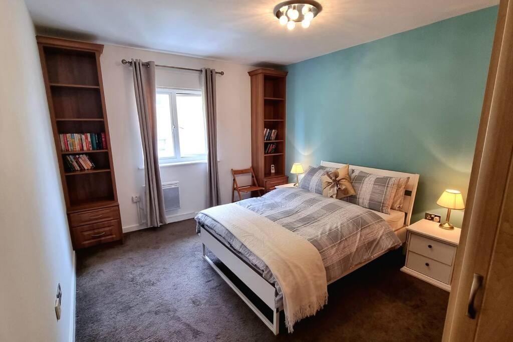 Specious Parkview Apartment, 4 Mins Walk to Underground view 5