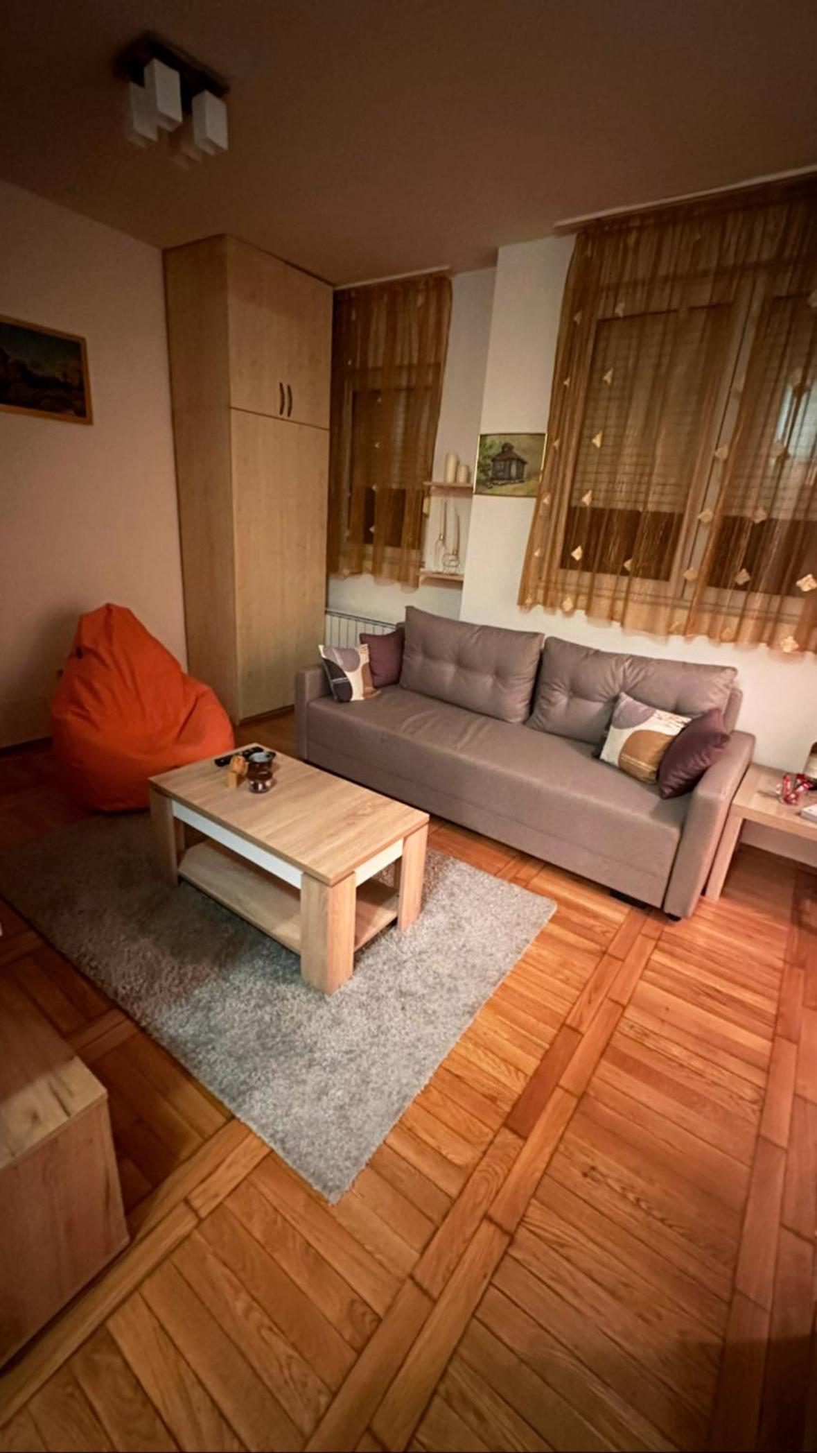 Apartment Boulevard view 2