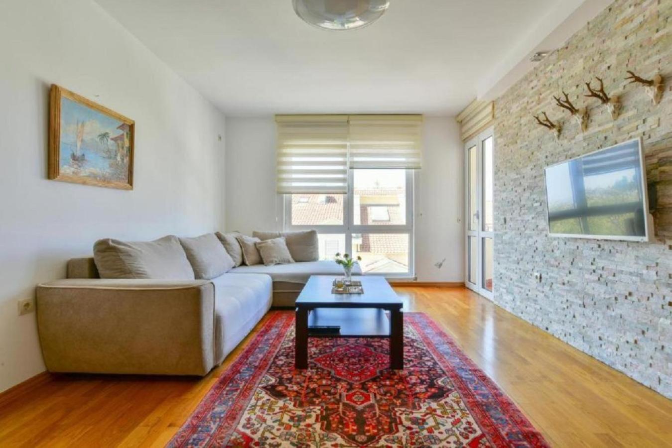 Lux Apartman Sofia view 3