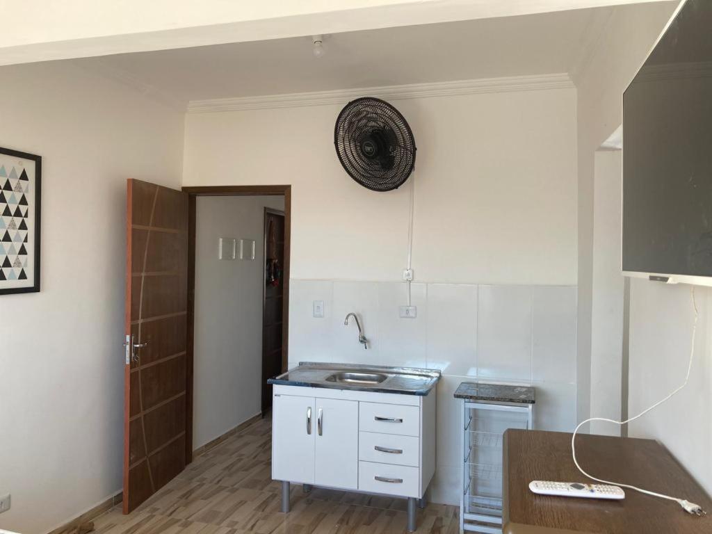Kitnet a 50 metros da Praia