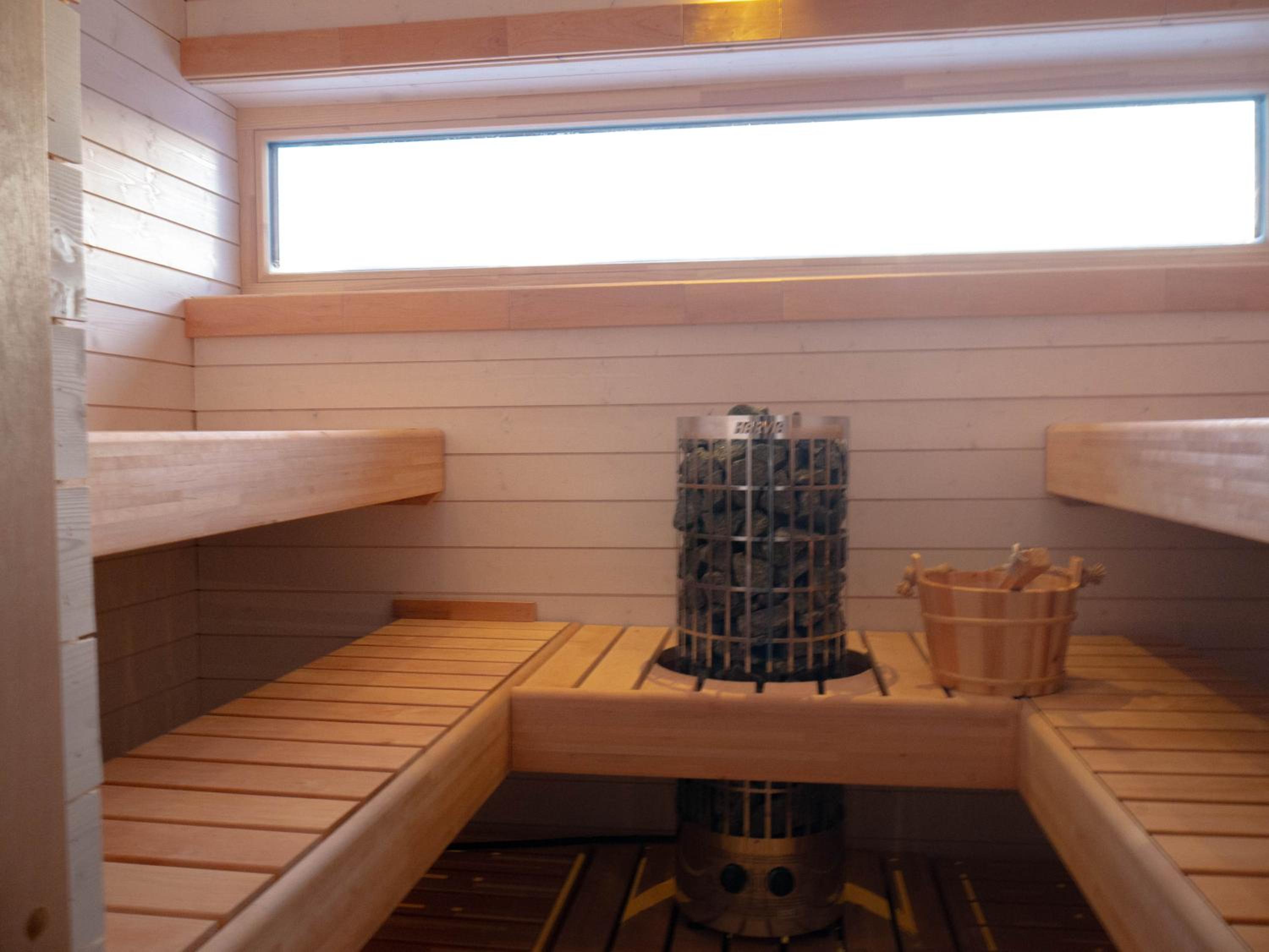 Sunrise View Lapland, Sky View bedroom & Hot tub view 4