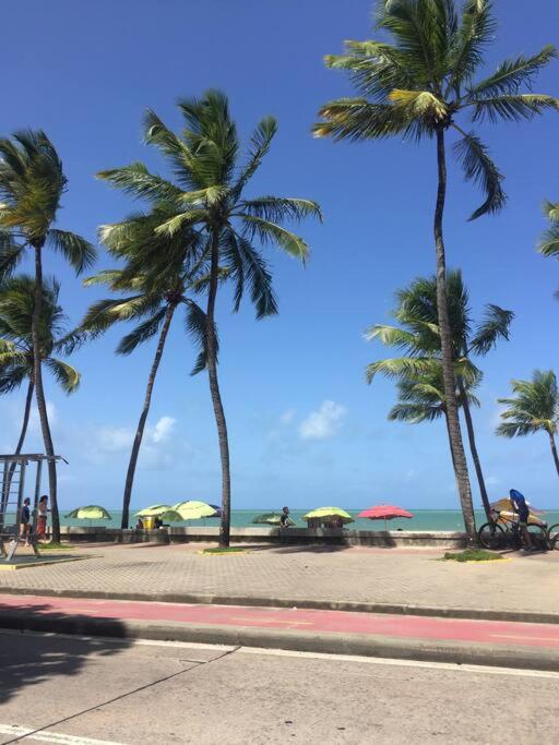 Apartamento agradável de dois quartos, perto do Aeroporto e Praia de Boa Viagem.
