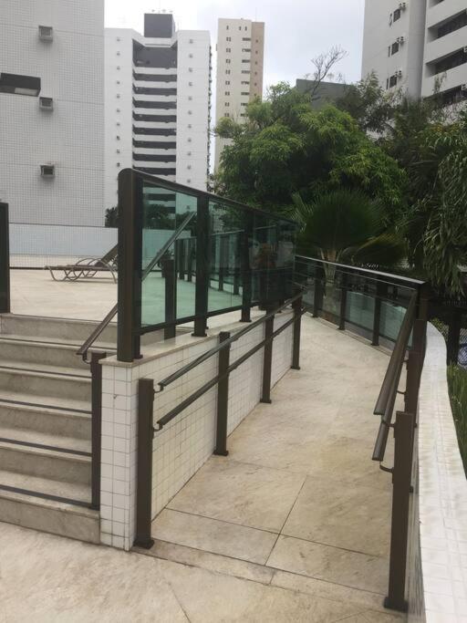 Apartamento agradável de dois quartos, perto do Aeroporto e Praia de Boa Viagem.