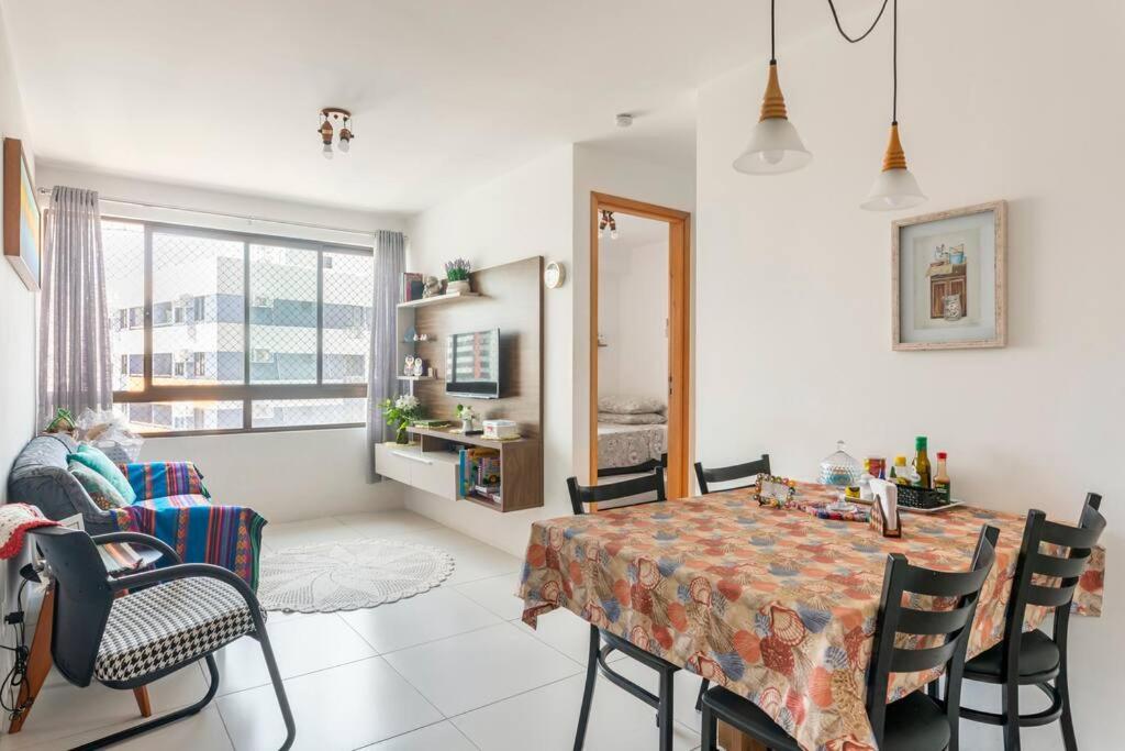 Apartamento agradável de dois quartos, perto do Aeroporto e Praia de Boa Viagem.