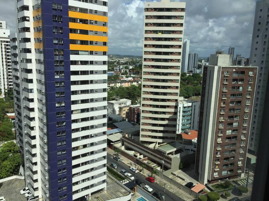 Apartamento agradável de dois quartos, perto do Aeroporto e Praia de Boa Viagem.
