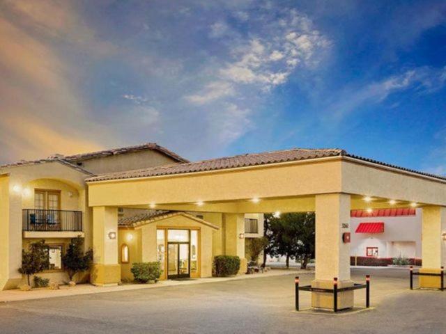 Kingman Vacations - Silver Queen Inn - Property Image 1