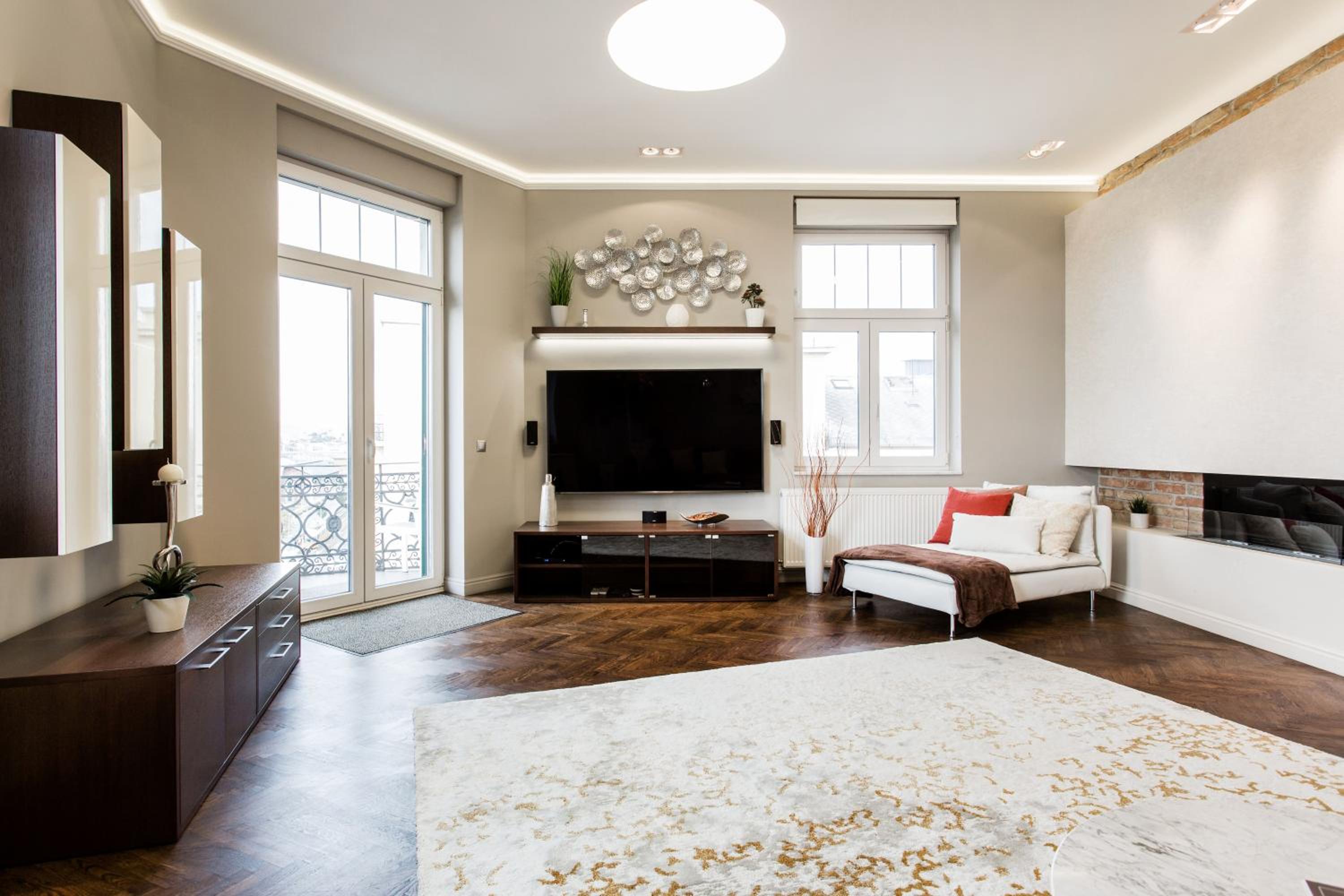 Luxurious Danubeside Apartment for 6 view 5