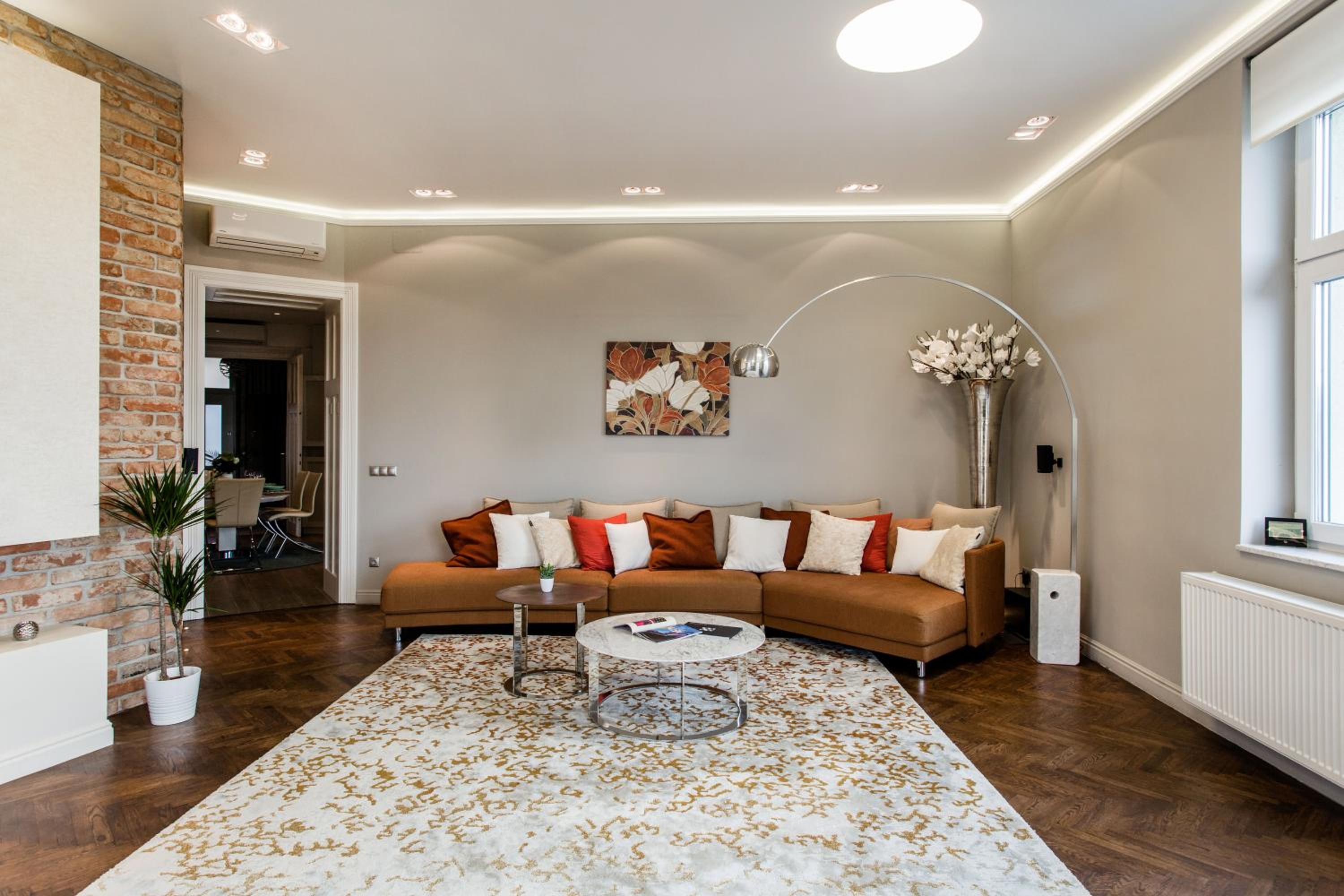 Luxurious Danubeside Apartment for 6 view 3