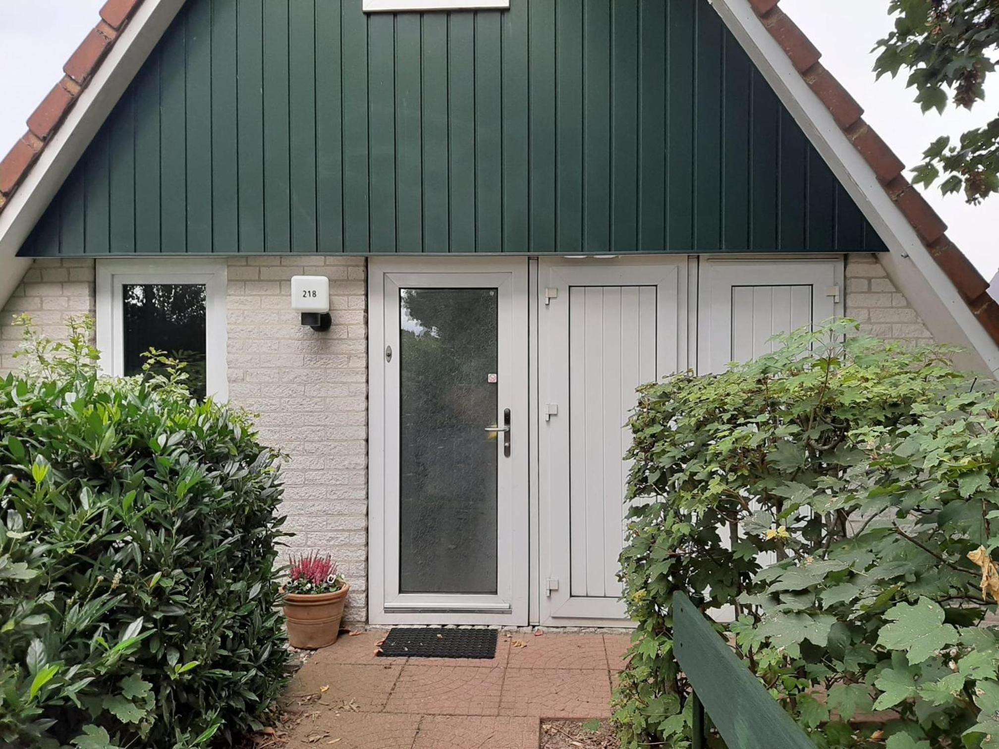 Vijverzicht 218 met whirlpool view 3