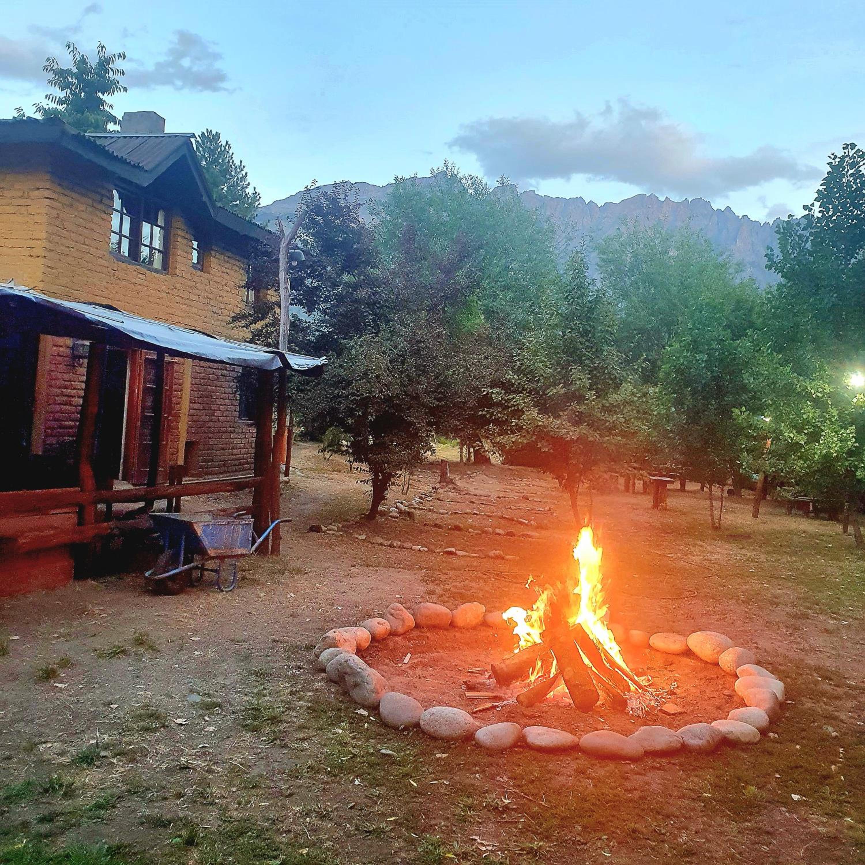 Hostel,Dormis y Camping Costa Bolsón