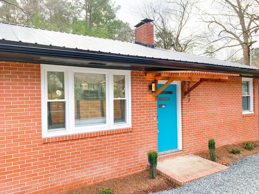 Cozy Bungalow-near Duke, Hospital, Walk to food view 2