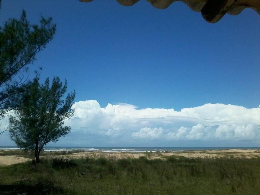 Casa na Beira Mar - Relaxe sentindo a brisa do Mar a poucos metros do oceano