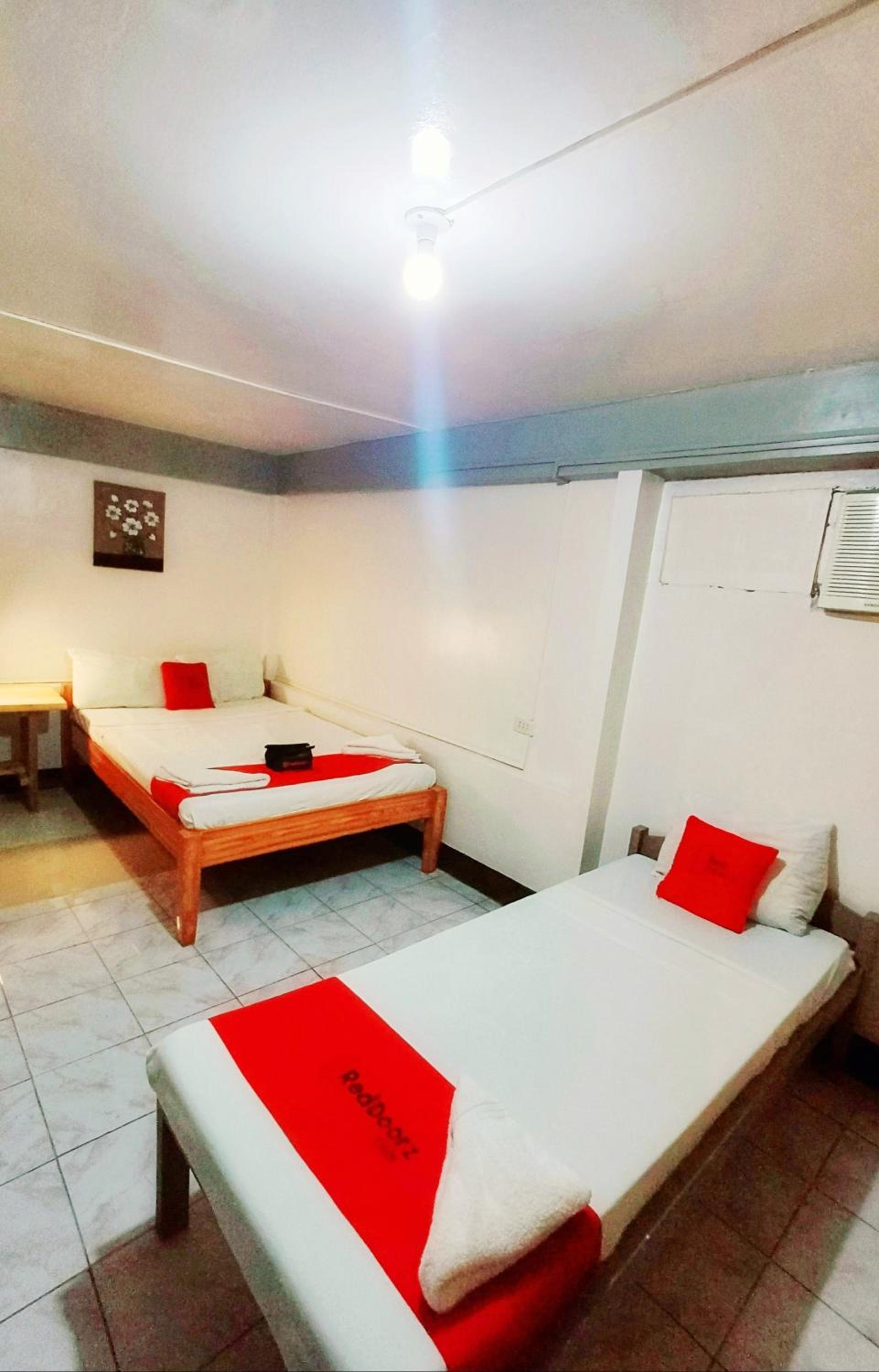 San Juanico Travellers Inn - RedDoorz view 4