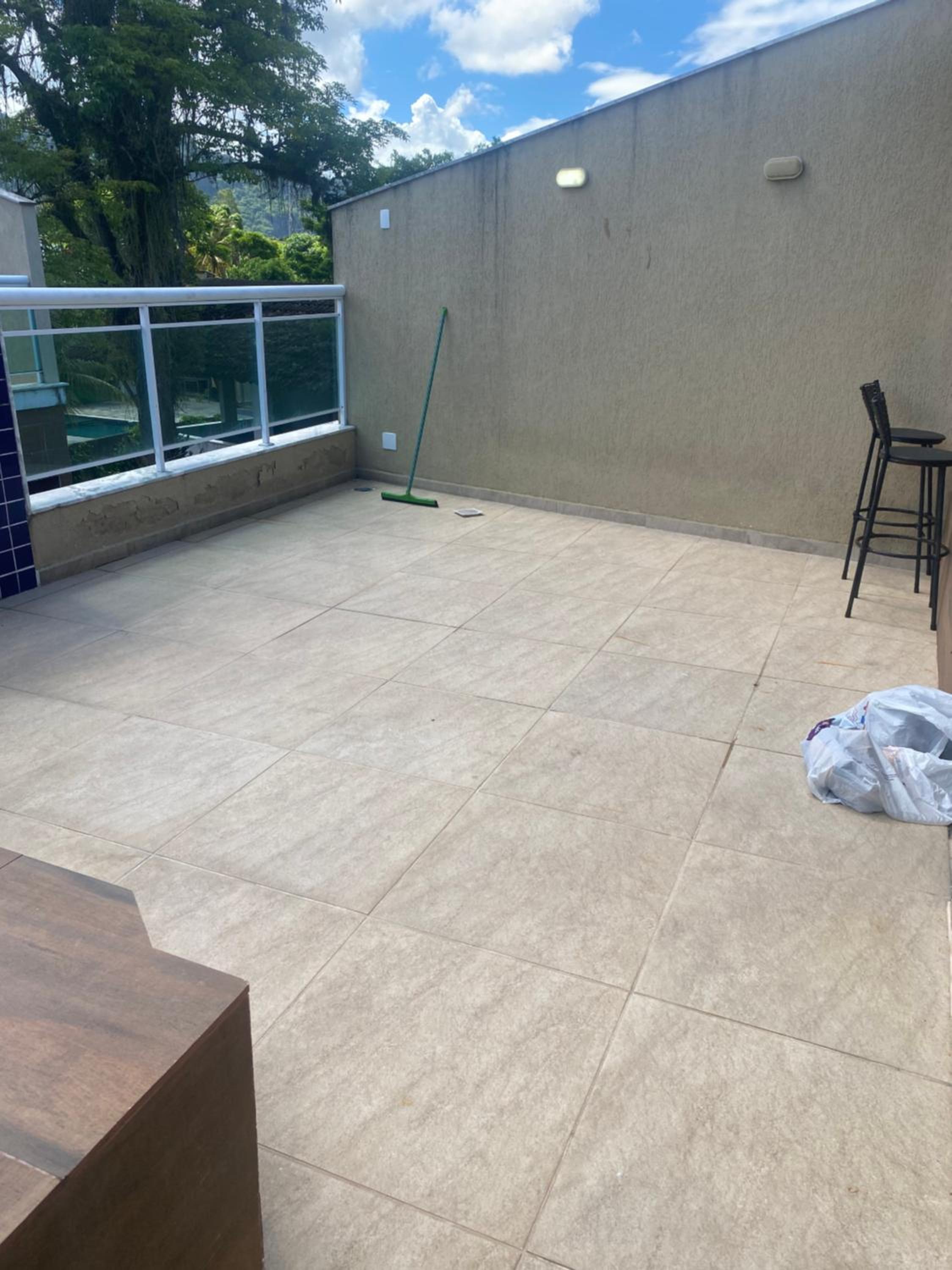 Duplex com piscina na taquara
