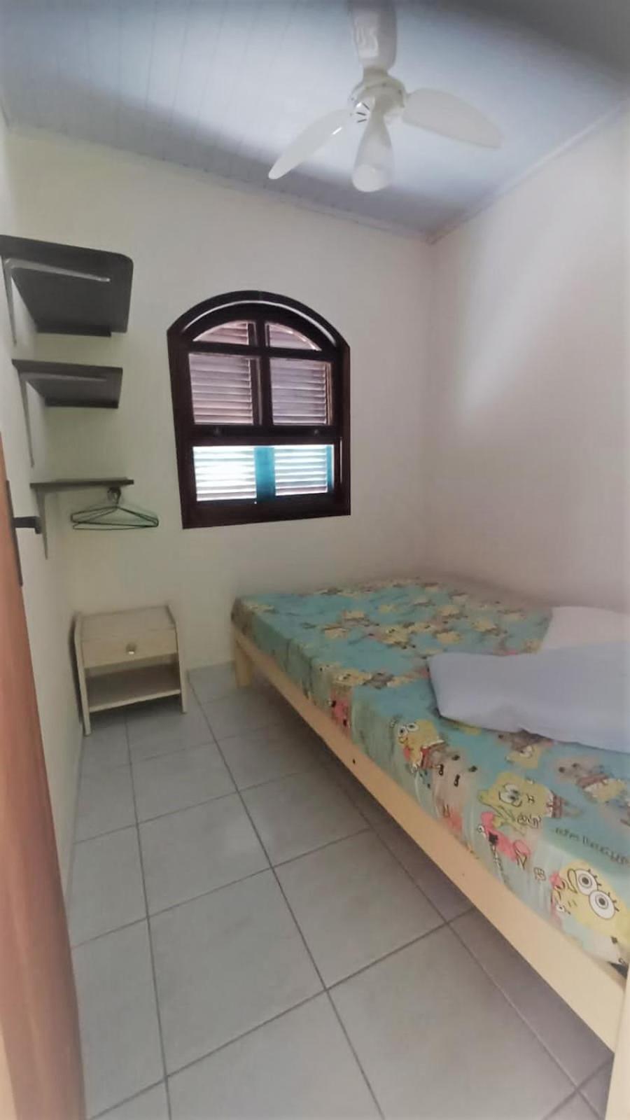 Casa 3 quartos, 2 bwcs e a meia quadra da praia!
