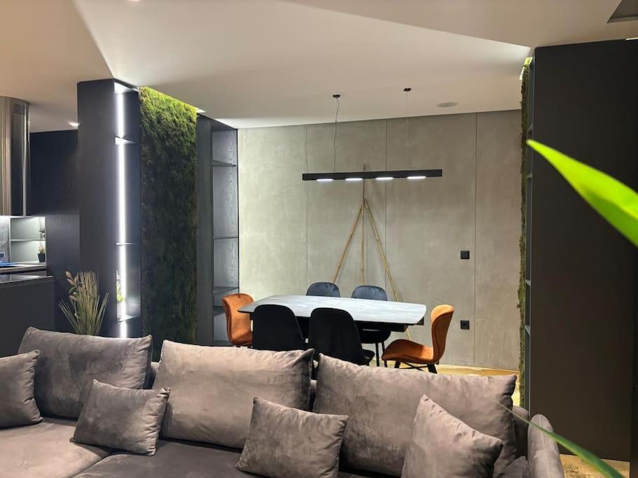 Luxury Boutique Apartment / Komuna Parisit / near to Tirana Lake