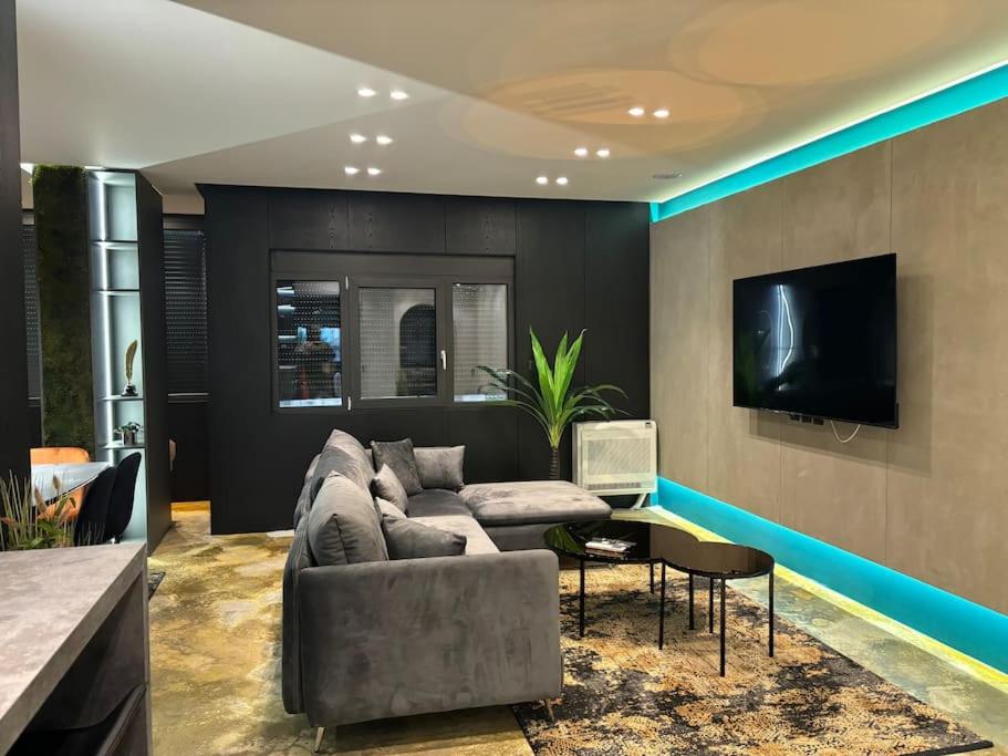 Luxury Boutique Apartment / Komuna Parisit / near to Tirana Lake