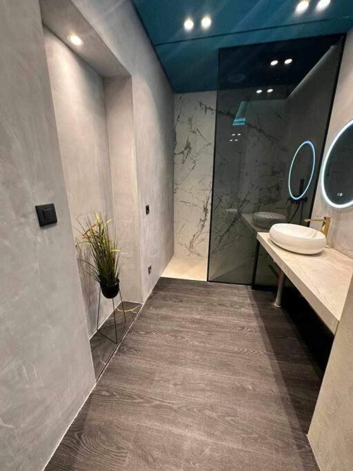 Luxury Boutique Apartment / Komuna Parisit / near to Tirana Lake