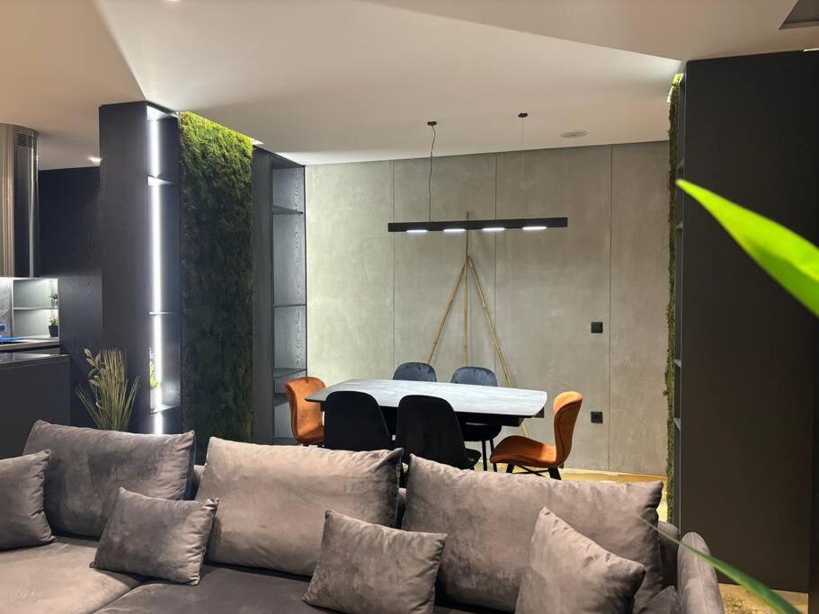 Luxury Boutique Apartment / Komuna Parisit / near to Tirana Lake