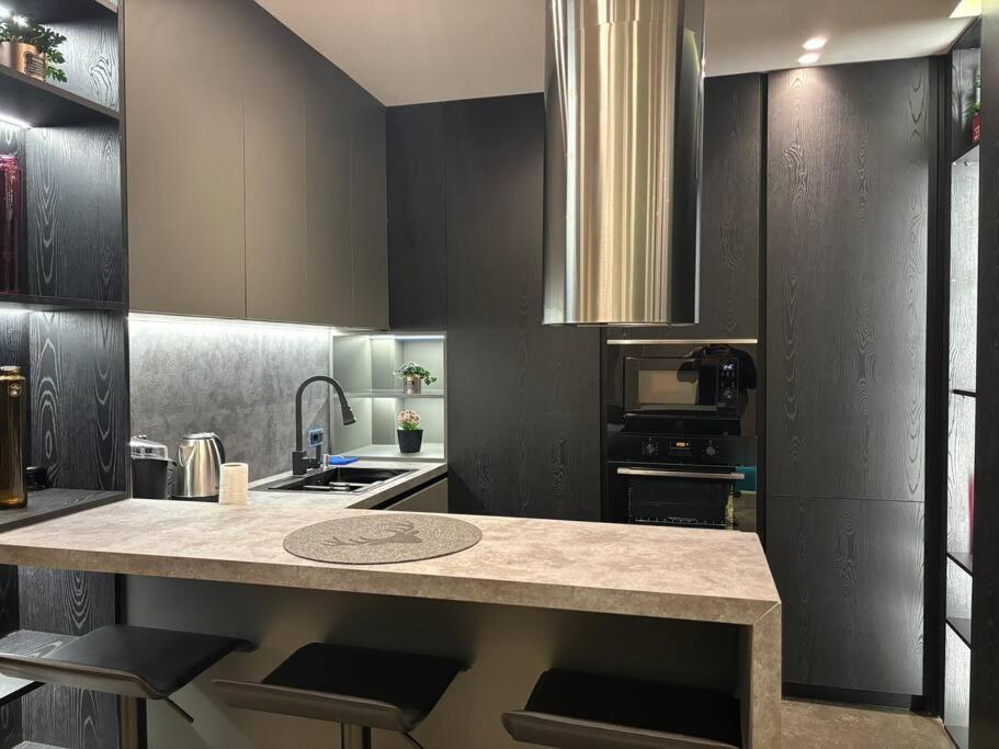 Luxury Boutique Apartment / Komuna Parisit / near to Tirana Lake