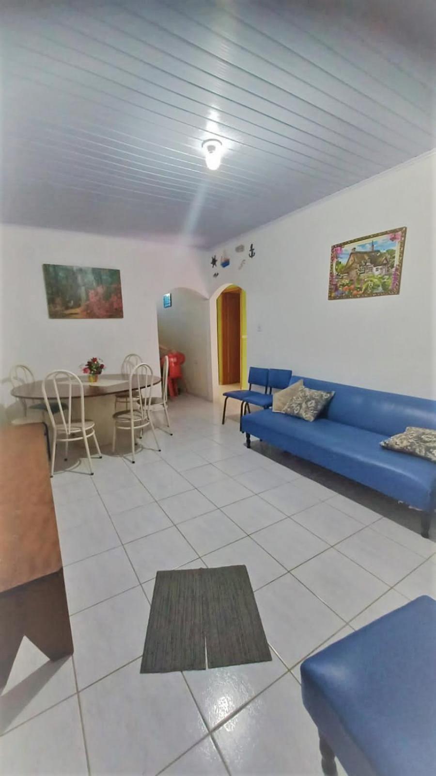 Casa 3 quartos, 2 bwcs e a meia quadra da praia!