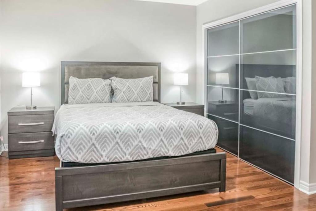 Stylish 4BR Home 20 Mins from YYZ